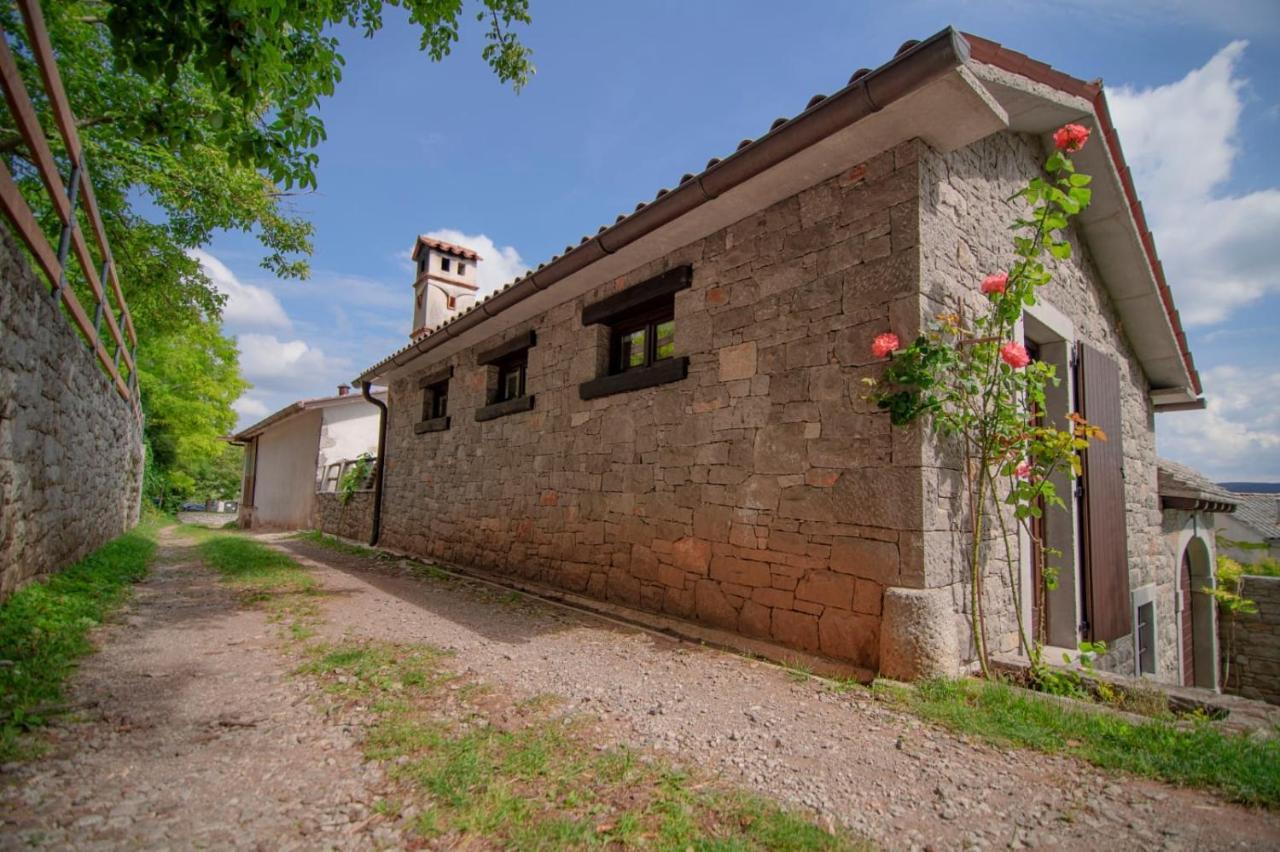 Tmbin'S Barn - Nature, Horses, Family Sežana المظهر الخارجي الصورة
